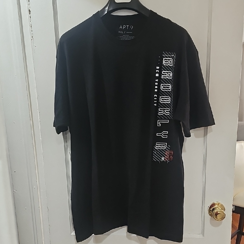 Apt. 9 Black Short Sleeve Tee with Vertical Graphic